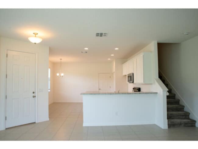 Building Photo - 3 bed 2.5 bath townhome in Sawgrass Landing