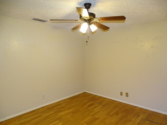 Building Photo - 6859 Flaming Ridge Dr