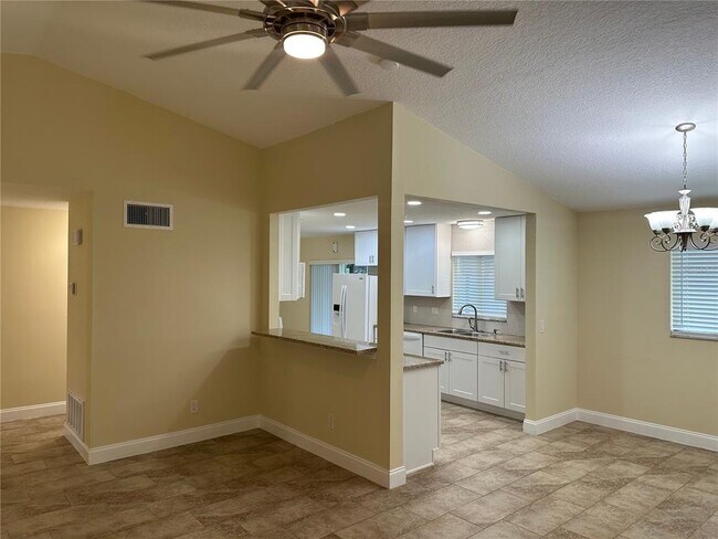 Building Photo - 210 Foxwood Dr