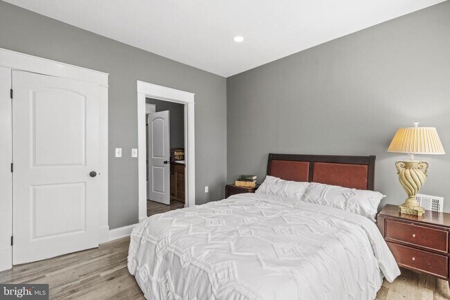 Building Photo - 1934 E Lafayette Ave