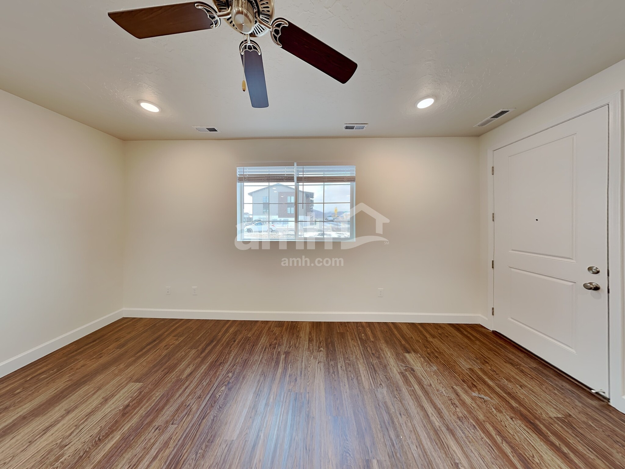 Building Photo - 6768 N Silver Gate Dr