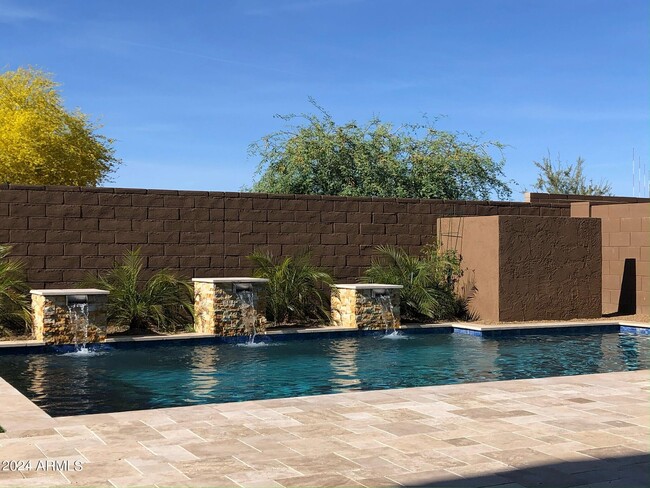 Building Photo - 3318 E Los Gatos Dr