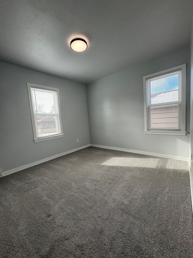 Building Photo - Beautiful 3 Bedroom 1 Bath Ranch Style Sin...