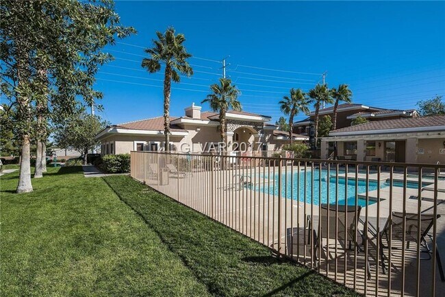 Building Photo - Beautiful 2BR / 2BA Renovated / Modern Condo In A Gated Complex.