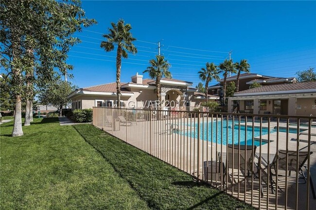 Building Photo - Gorgeous two bedroom two bathroom condo in...
