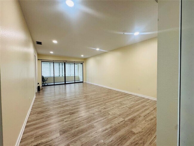 Building Photo - 1750 Belleair Forest Dr