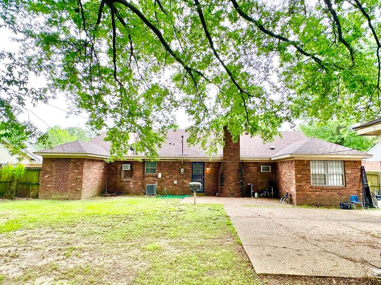 Building Photo - 3068 S Mendenhall Rd