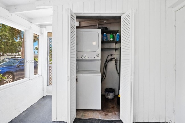 Building Photo - 3711 SW 58th Ave