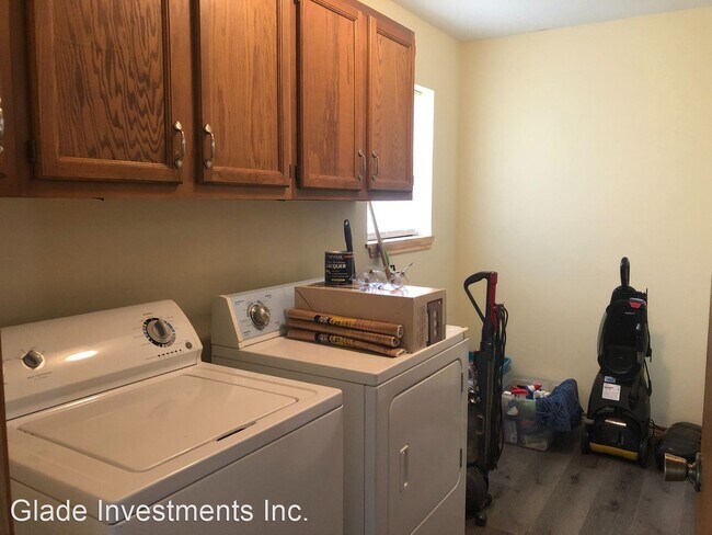 Building Photo - 3 br, 2 bath House - 203 Carriage Lane