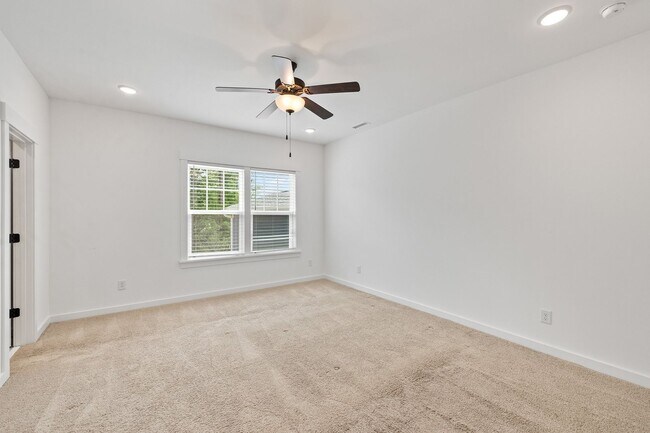 Building Photo - 3 Bedroom Townhome with Rooftop Terrace in Downtown Wake Forest!