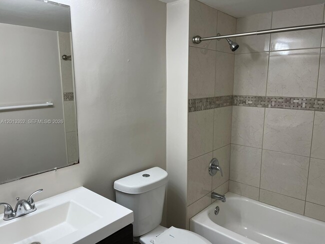 Building Photo - 8020 N Colony Cir