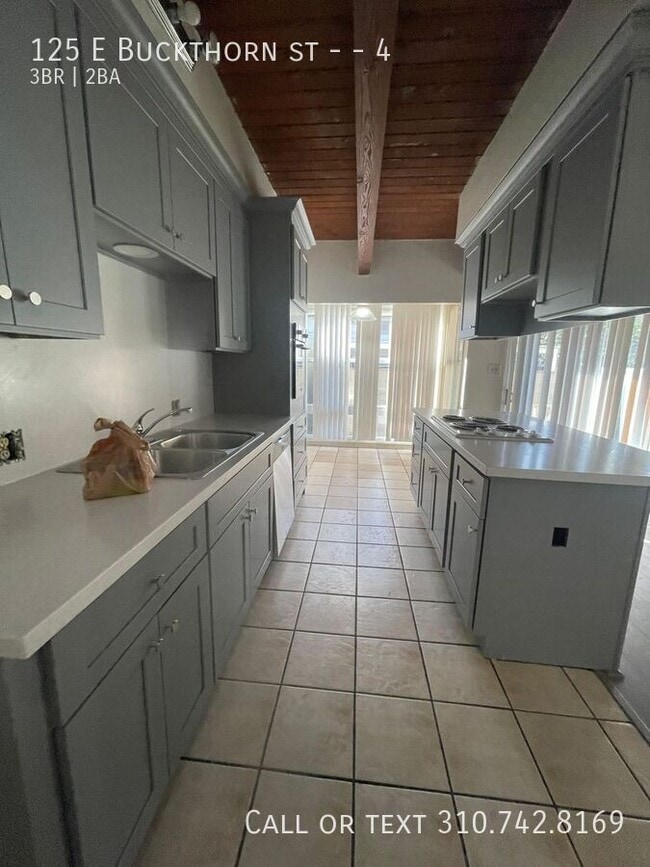 Building Photo - 125 E Buckthorn St