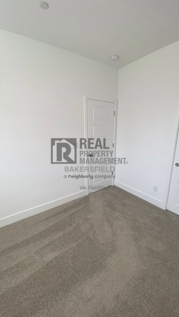 Building Photo - 6617 Shaver Dr