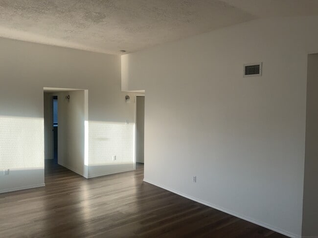 Building Photo - 10428 Pamplona St NW