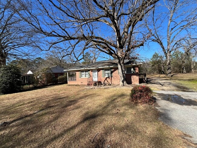 Building Photo - At Last, This Is What You’ve Been Searching For!! Call the office to schedule a tour.