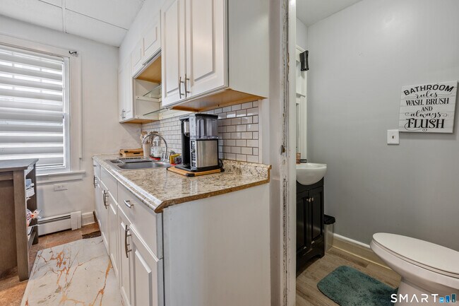 Building Photo - 19 Cumley St