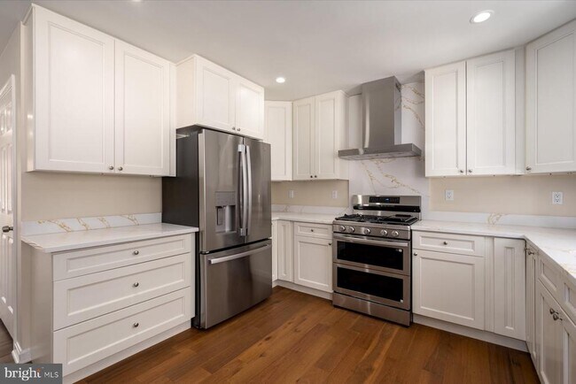 Building Photo - 2942 S Haven Dr