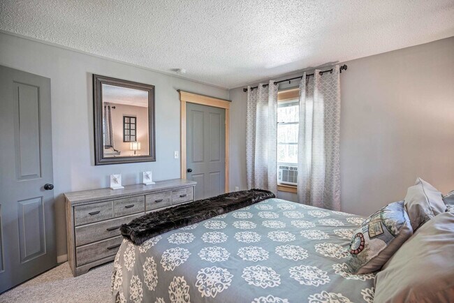 Building Photo - 32 Attitash Loop