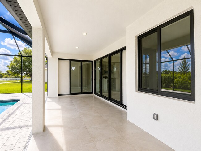 Building Photo - Move In Special! Pool Home with Canal View