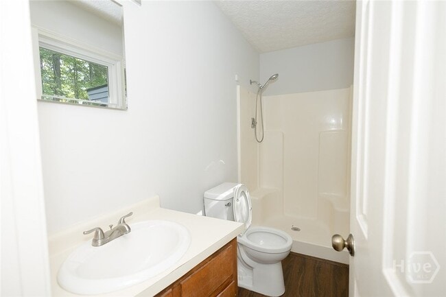 Building Photo - 147 VFW Dr