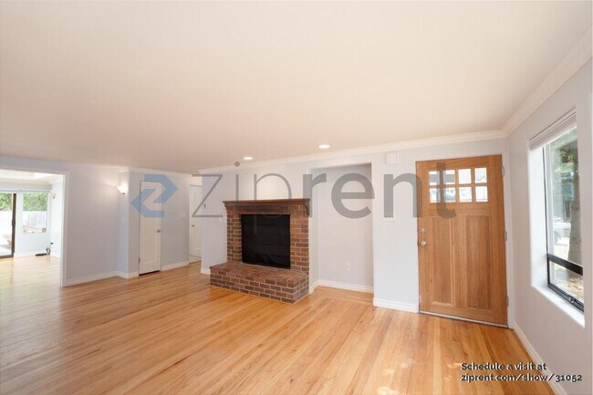 Building Photo - 122 NE 130th St