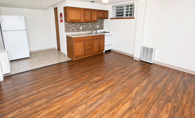 Interior Photo - NEVILLE COMMONS -- 159