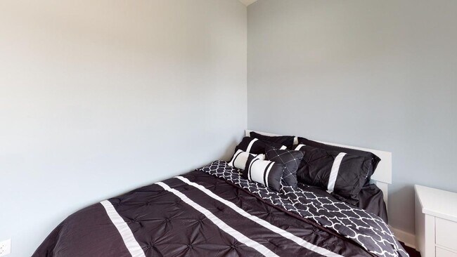 Building Photo - 2610 Webster St