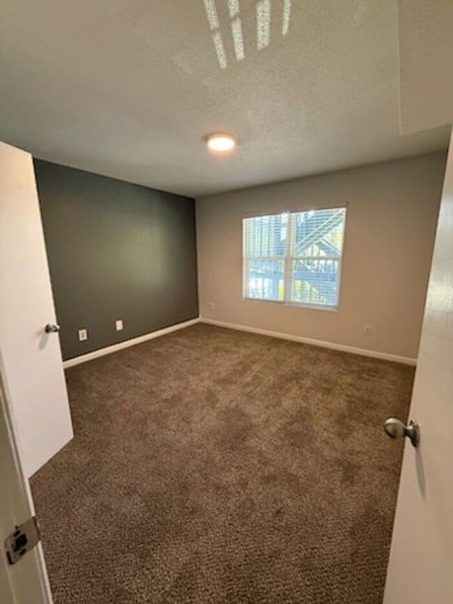 Building Photo - Move In Now & Save – Limited Availability at $1,399! Collegeview Apartments! Updated 2 Bed 2 Bath...