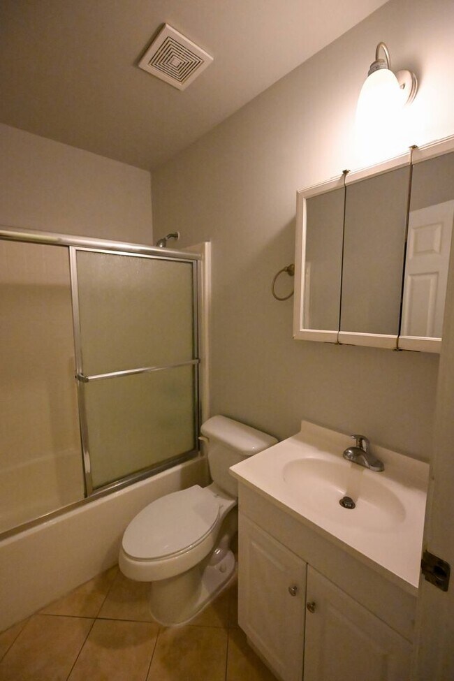 Building Photo - Stunning 3BR / 3BA Home on 2.48 Acres – Hillsborough, NC