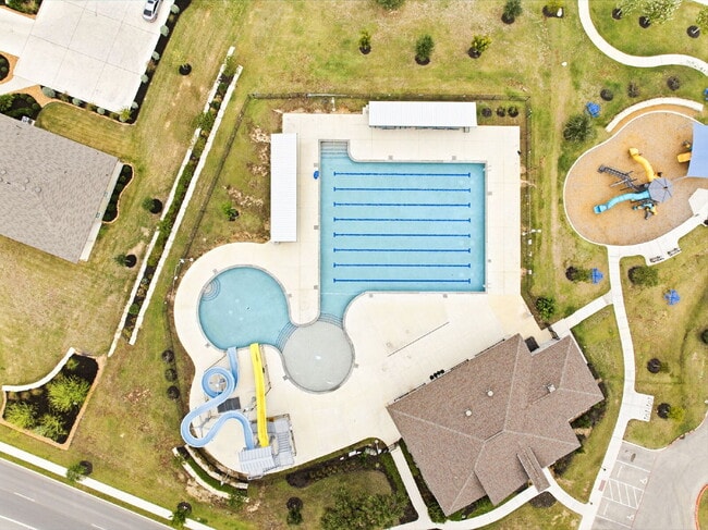 Building Photo - 2 Weeks FREE RENT with 12 Month Lease. 1 Month FREE with 18 Month Lease