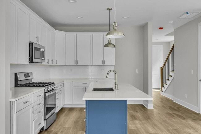 Building Photo - 425 Veritas St