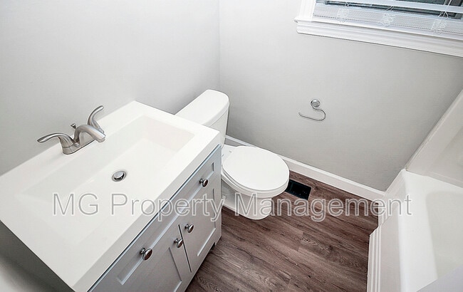 Building Photo - 1419 Herrin Ave