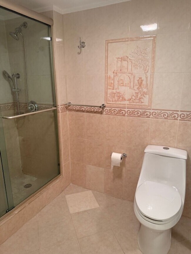 Building Photo - 290 174 Street, Unit 417, Sunny Isles Beach
