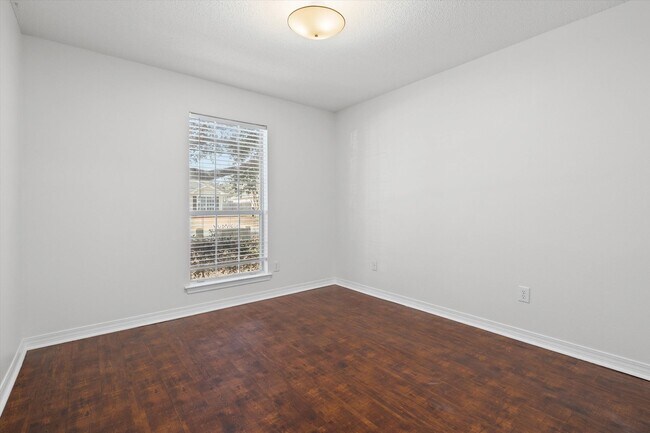 Building Photo - 605 Westchase Ct S