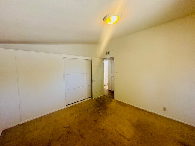 Building Photo - 38416 Pond Ave
