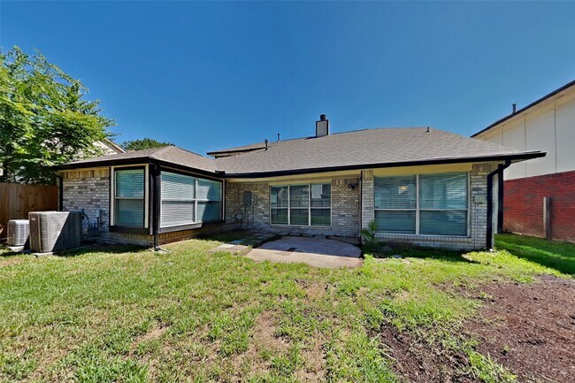Building Photo - 16315 Chimneystone Dr