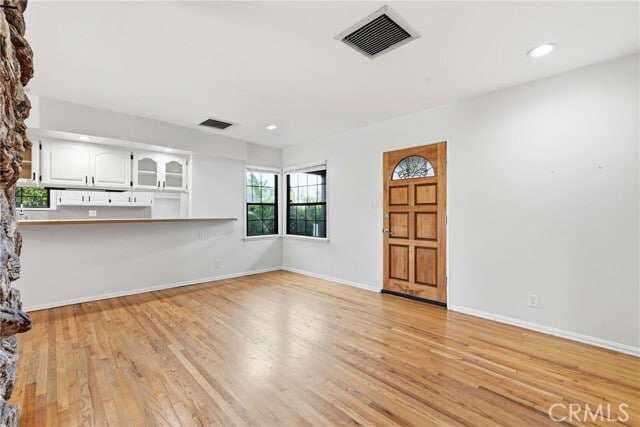 Building Photo - 6637 Balcom Ave