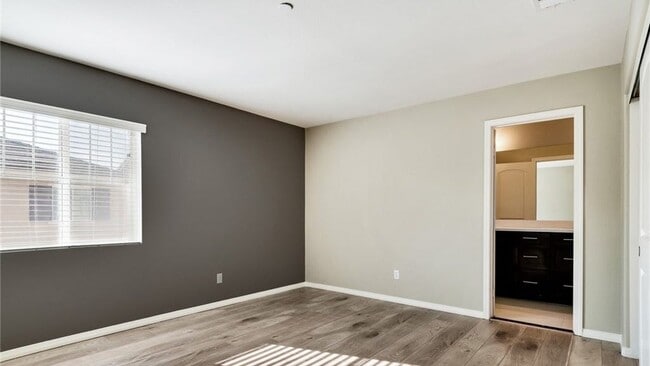 Building Photo - 4959 Camarillo Ln
