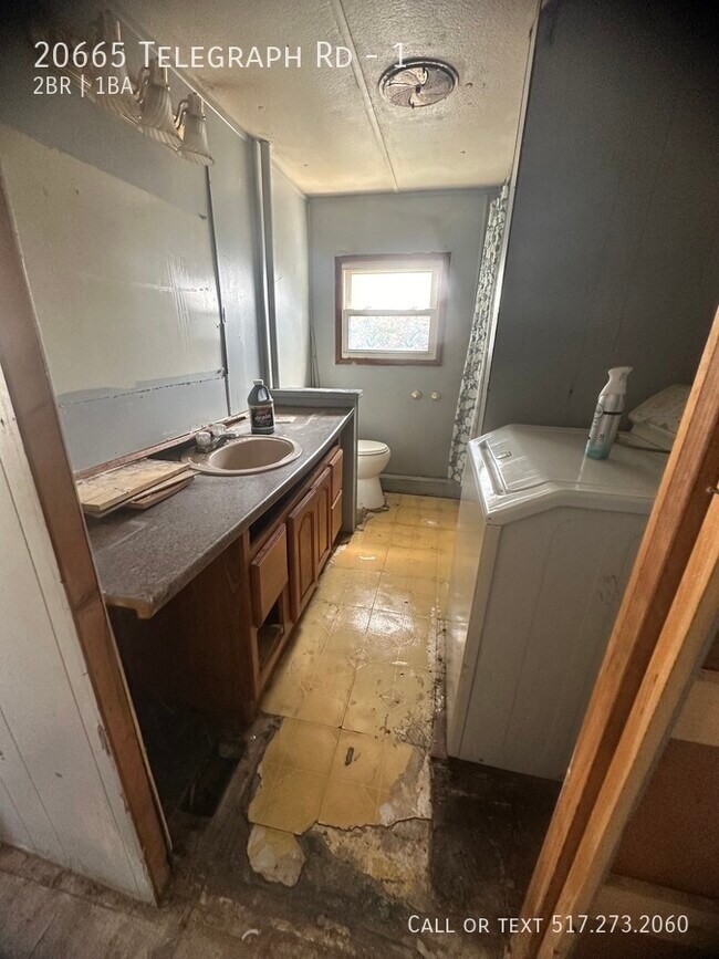 Building Photo - 2 BED 1 BATH HANDYMAN SPECIAL MOBILE HOME