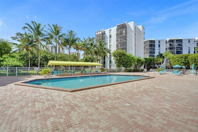 Building Photo - 20400 W Country Club Dr