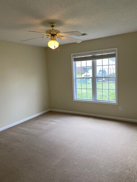master bedroom - 3923 Cloverwood Meadow Ln