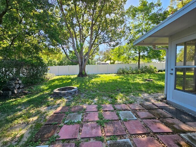 Building Photo - Charming 2 Bed, 2 Bath Home for Rent in Spring Hill (34609) – Spacious, Bright, and Perfectly Loc...