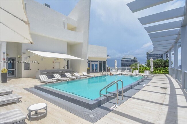 Building Photo - 1100 S Miami Ave