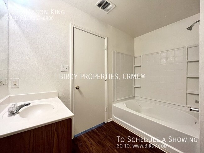 Building Photo - 1635 Mason King