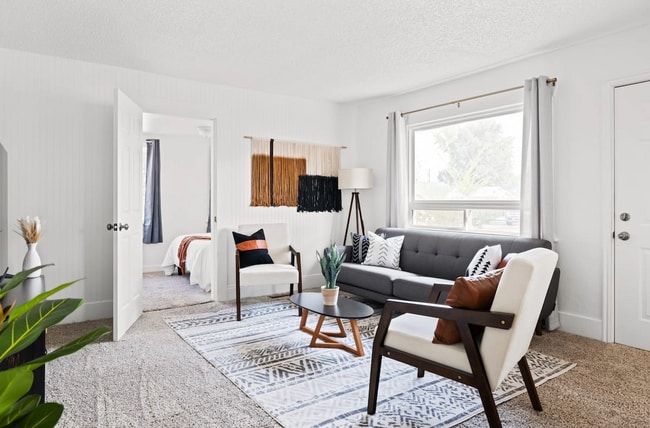 Building Photo - 1905 5th St S