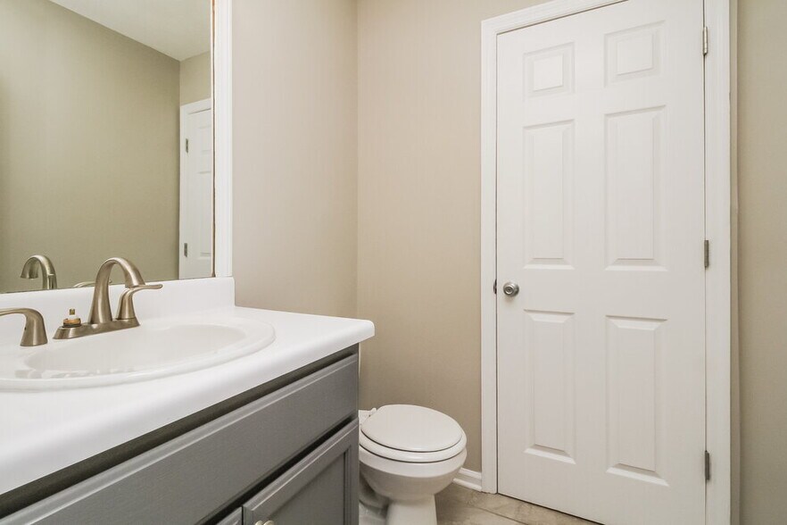 Building Photo - 1414 Westview Dr