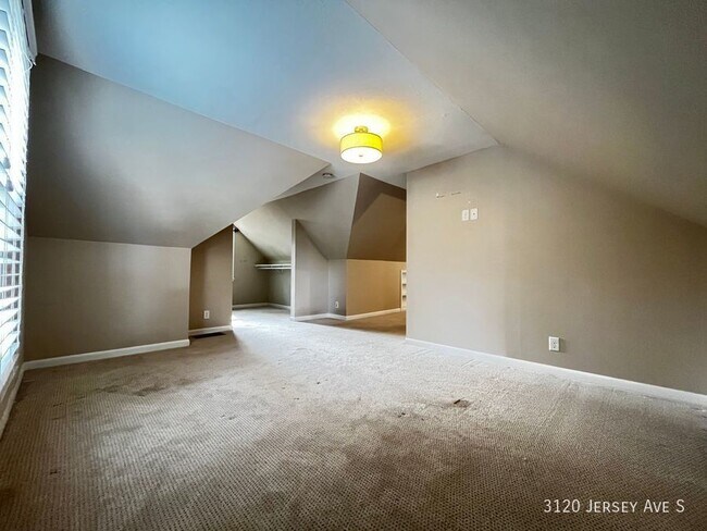 Building Photo - 3120 Jersey Ave S