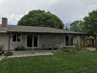Building Photo - 3/2.5/2 Charming home in Minden!