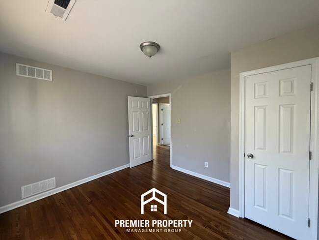 Building Photo - Charming 3BR Home in 38117- Hardwood Floors & Fenced Backyard