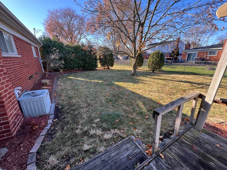 Building Photo - 30541 McGrath Dr